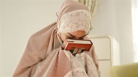 Wanita Haid Bolehkah Baca Al Quran Ini Penjelasannya Dari Berbagai Mazhab