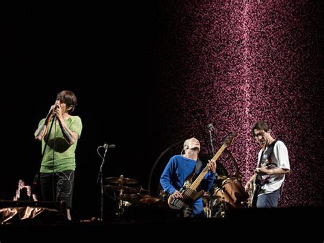 Red Hot Chili Peppers Desata Locura En Costa Rica