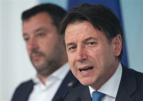 Dopo Il Voto In Umbria Salvini E Conte Se Le Suonano Con Vasco Rossi