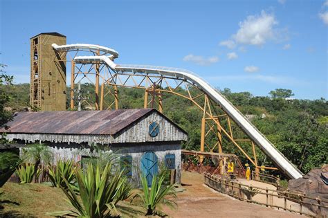 Revista Stile XPIRADO a mega atração do Hot Park