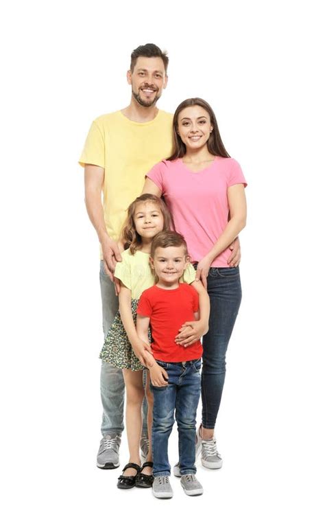 Retrato De La Familia Feliz Con Los Niños Lindos En El Fondo Blanco