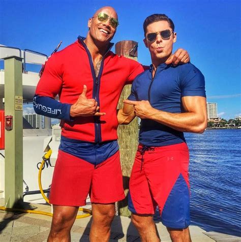 Baywatch Con Dwayne Johnson E Zac Efron Prime Foto Dal Set Movietele It