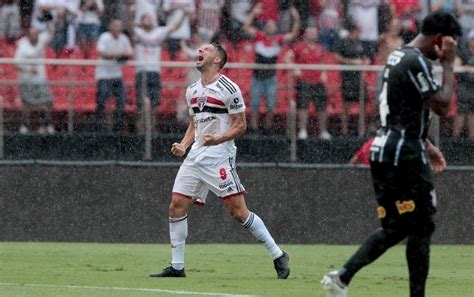 São Paulo Defende Série De Dez Jogos Sem Perder Para O Corinthians No