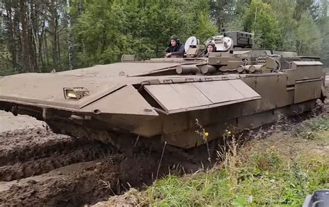 Russia Shows Off New Version Of Its Heavy Combat Vehicle M Dergi