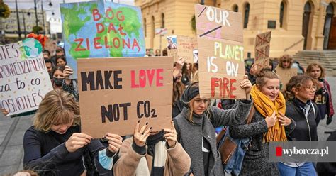 Młodzieżowy Strajk Klimatyczny Młodzież wychodzi na ulice Łodzi przez