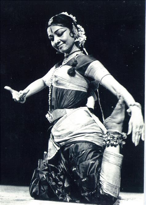 Veteran Bharatanatyam dancer Yamini Krishnamurthy dies at 84 - The Hindu