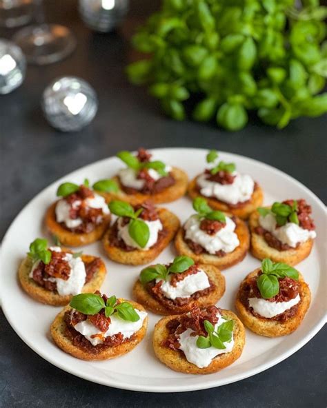 Bruschetta Kex Med Vitl K Burrata Och Soltorkade Tomater