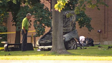 Mississauga Crash Leaves Man Dead After Car Strikes Tree Cbc News