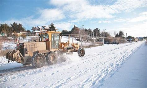 Ardua Labor Municipal Para El Despeje De M S De Kil Metros De Nieve