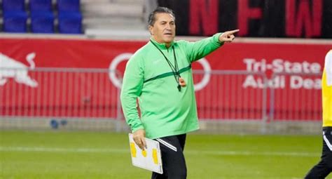 Peseiro Officially Accepts Pay Cut To Continue As Super Eagles Coach