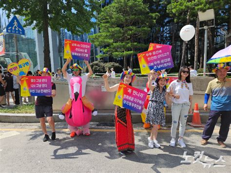 피어나라 퀴어나라 서울광장 아닌 을지로서 열린 퀴어축제