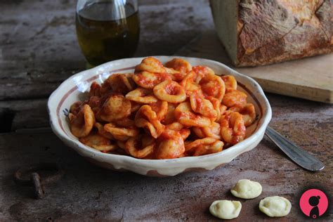 Orecchiette Pugliesi Al Pomodoro Ricetta Con La Pasta Fresca Primi