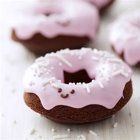 How To Use A Donut Pan Wilton S Baking Blog Homemade Cake Other