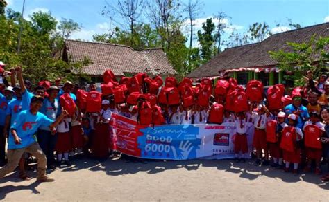VES Community Bagikan Buku Gratis dan Kenalkan Wisata Madiun ...
