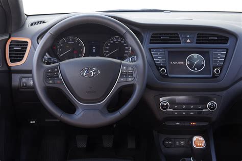 Fotos Interiores Hyundai i20 Coupé 2015 km77