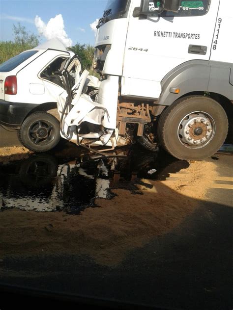 Motorista Morre Após Colisão Frontal Entre Carro E Caminhão Em Rodovia