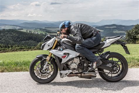 Power Naked Bike Test Aprilia Tuono V RR Vs BMW S R Vs Yamaha MT