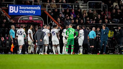 Premier League El Jugador Tom Lockyer Se Desvanece En El Bournemouth