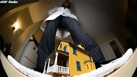 Megan Jones Exterminates Puny Earthlings High Heel CRUSH MPG Amateur Soles Giantess And