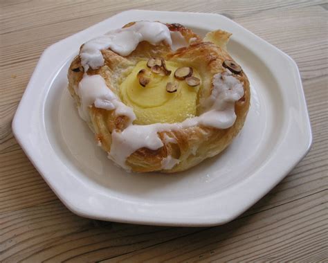 Danish pastry with lemon, unenriched | Calorie Calculator