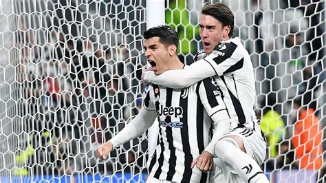 Serie A la Juventus fait l essentiel face à la Spezia et s approche