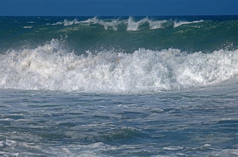 waves rushing   shore  stock photo public domain pictures