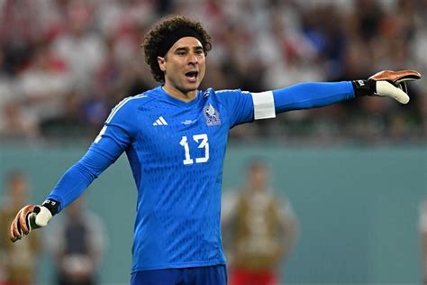 Guillermo Ochoa evita la derrota de México ante Polonia