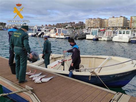 Denuncian A Dos Furtivos Por Pescar De Forma Prohibida En Santander