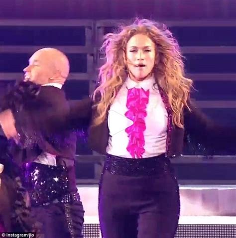 Jennifer Lopez Shares Clip From Dance Again Documentary Daily Mail Online