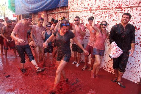 La Tomatina The Ultimate Guide For First Time Attendees Spanish Plains