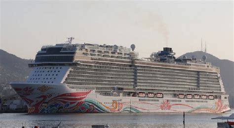 Arriba El Crucero Norwegian Joy Al Puerto De Acapulco Dimension