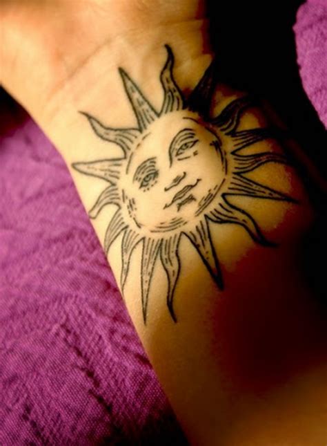 35 Ideas De Diseño Del Tatuaje Del Sol Con Significados