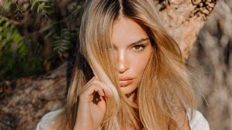 Emily Ratajkowski Became A Sexy Blonde 47 Pics Video The Fappening