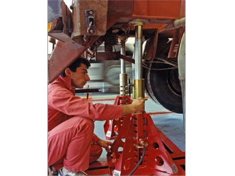 11702 Гидравлический домкрат г/п 10 т. для вывешивания мостов прицепов ...