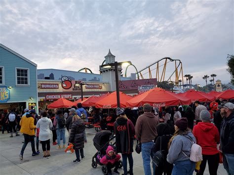 Crowd Calendar Plan Your Six Flags Magic Mountain Trip