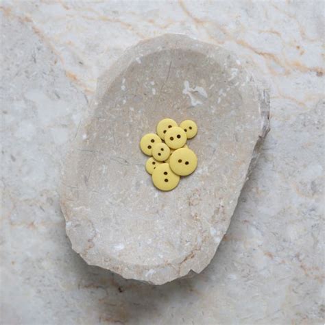 Classic Matte Buttons Lemon Atelier Brunette