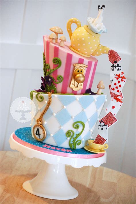 The Royal Bakery Alice In Wonderland Topsy Turvy Cake Pastel De