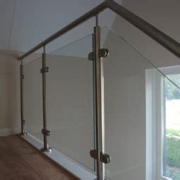 Rvs Trapleuning En Rvs Balustrade Met Glas Rond Maco Metaal