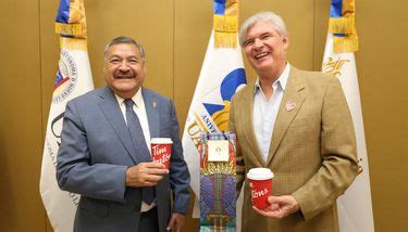 Tim Hortons México y UANL firman convenio general de colaboración