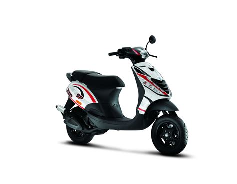 Motorrad Vergleich Piaggio Zip 50 2t 2015 Vs Kymco Agility 50 S 2009