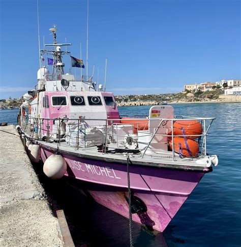 Lampedusa In Stato Di Fermo La Nave Della Ong Finanziata Dall Artista