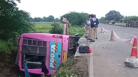 Bus Falls Off Bridge 25 People Injured Four Critical Chhatrapati