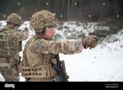 Army Green Berets Vs Rangers