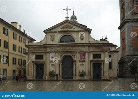 Varese City Cathedral, Italy Editorial Photo - Image of square, landmark: 138726626