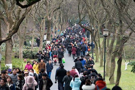 Massive Crowds Take Over Scenic Spots Across China During Spring Festival 8 Cn