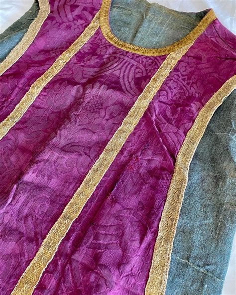 Proantic Chasuble En Damas De Soie Violine Et Doublure En Bougran