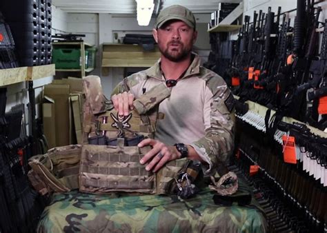 How A Navy SEAL Sets Up His Body Armor Navy Seals Body Armor Navy