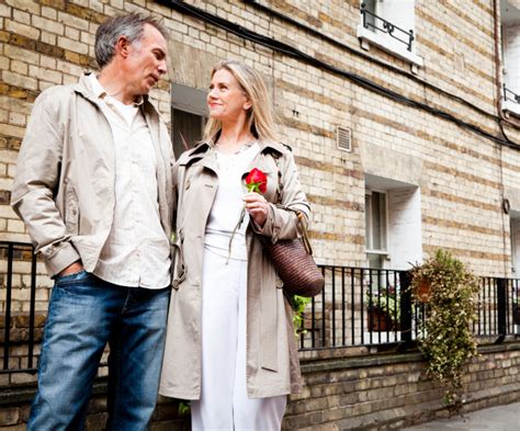 13 Common Red Flags When Dating In Your 50s