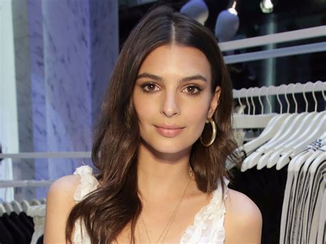 Supermodel Emily Ratajkowski Debuted A New Lob And She Looks Amazing