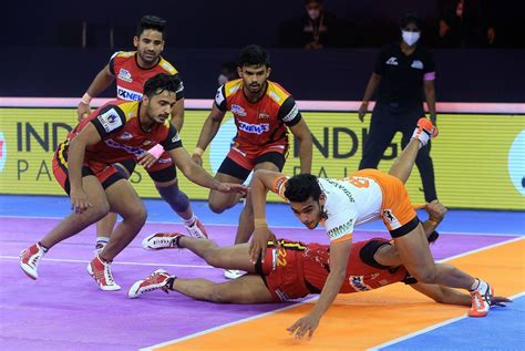 Pkl Mohit Goyat Stars In Puneri Paltan S Big Win Against Bengaluru Bulls